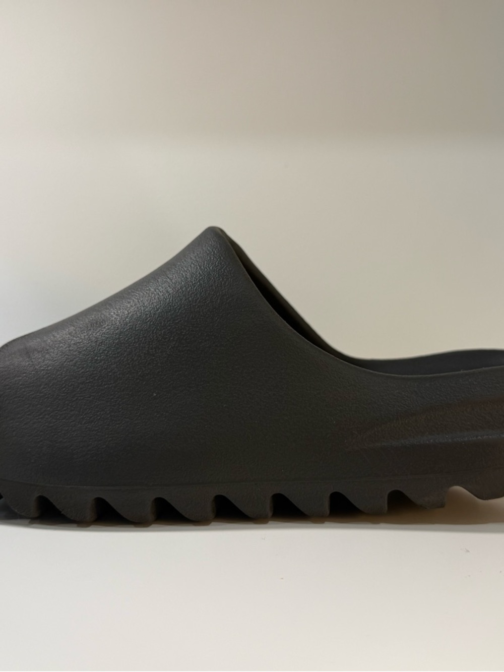 Adidas Yeezy Slide Onyx Women’s Size 5 US - Picture 5 of 16